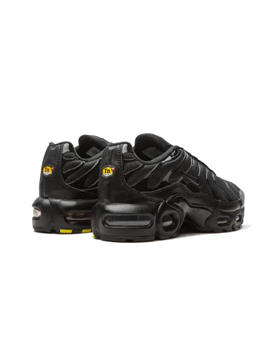 NIKE AIR MAX PLUS